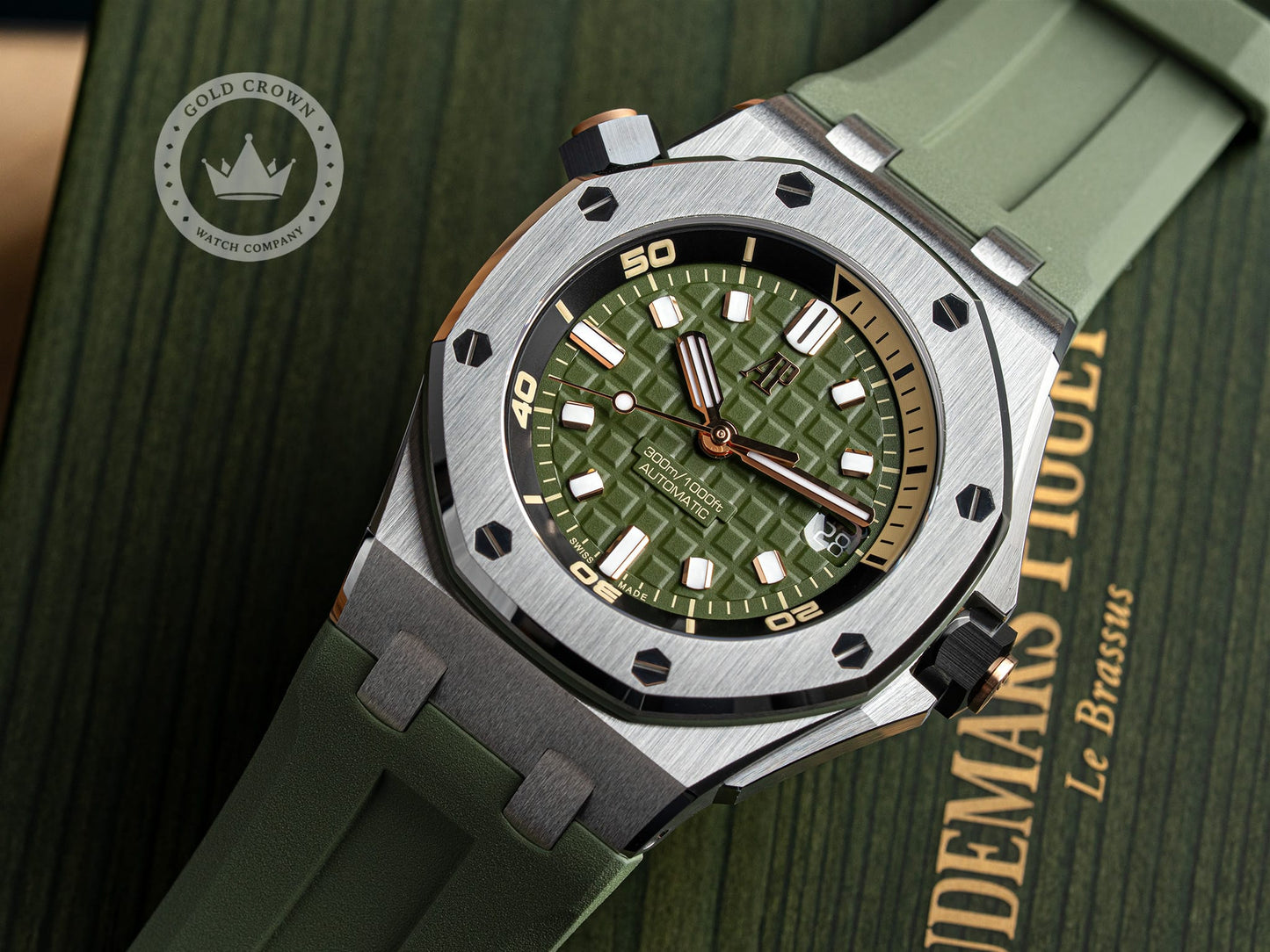 audemars-piguet-15720STOA052CA01-sku-000692-marketing-9.jpg