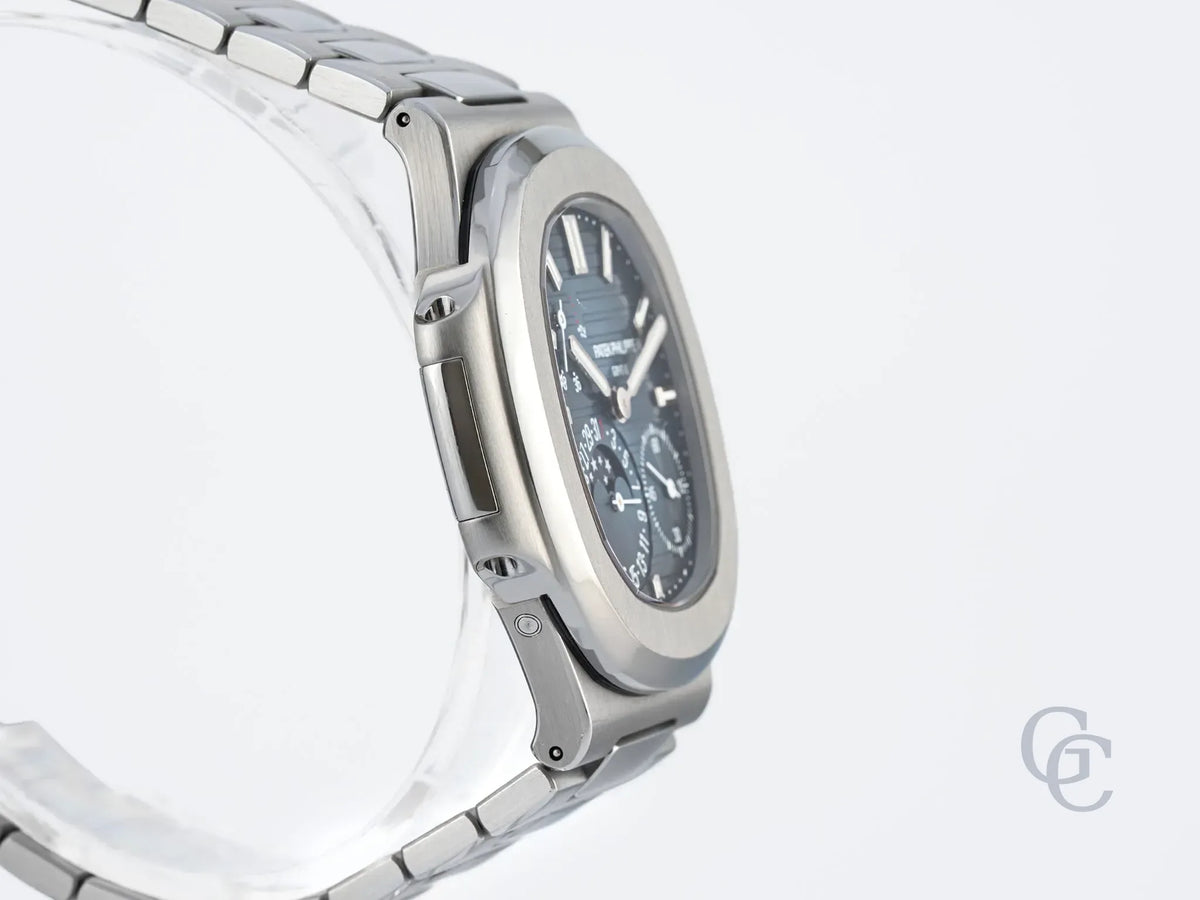 Patek Philippe Nautilus 5712/1A-001 Full Set