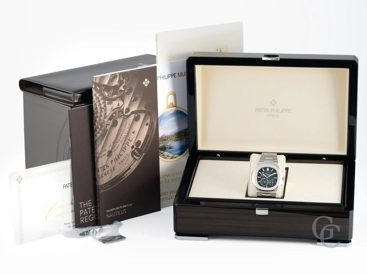 Patek Philippe Nautilus 5712/1A-001 Full Set